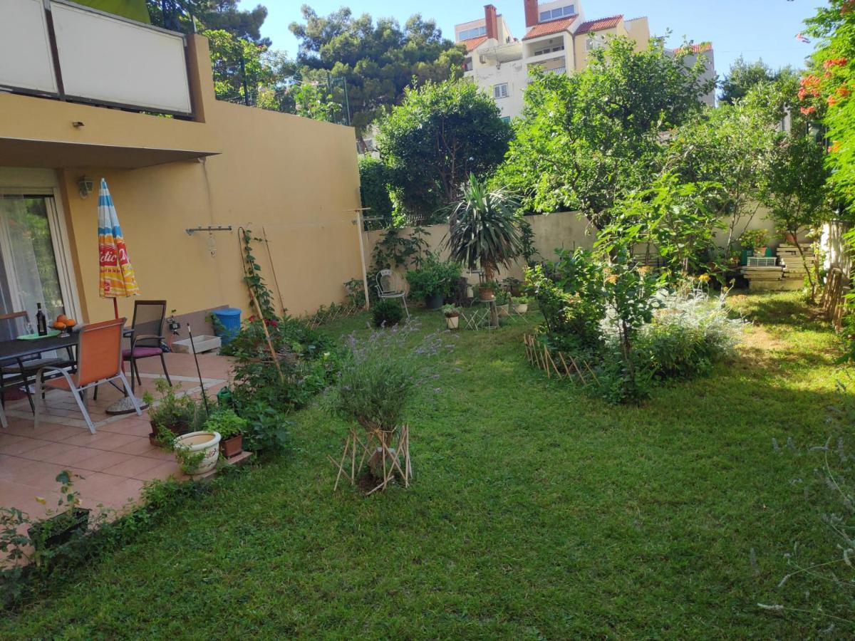 Spacious Apartment With Big Garden Near Beach Сплит Екстериор снимка