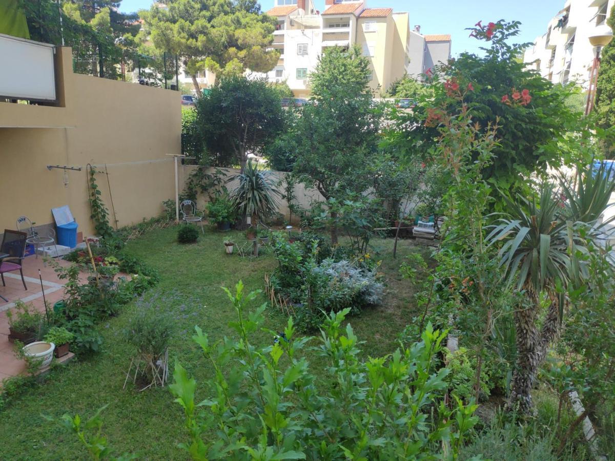 Spacious Apartment With Big Garden Near Beach Сплит Екстериор снимка