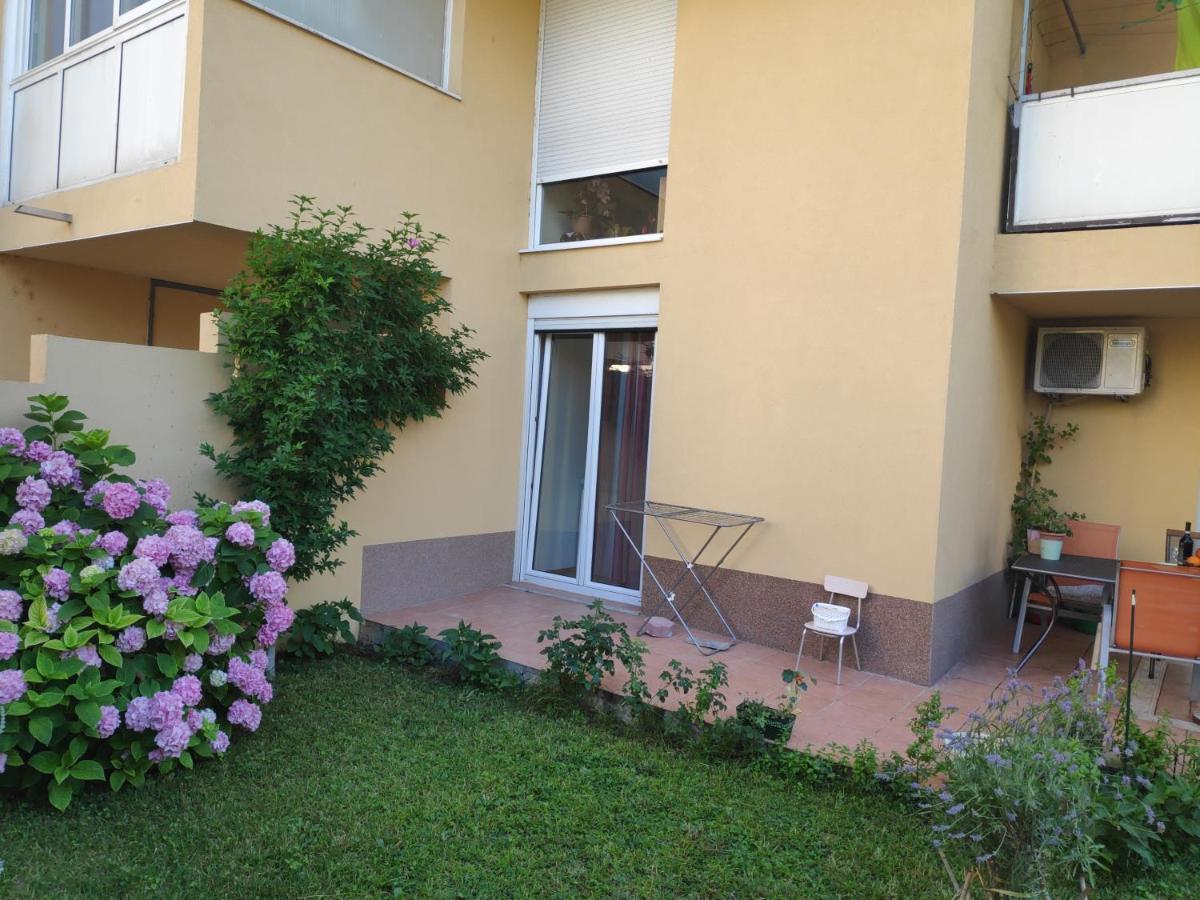 Spacious Apartment With Big Garden Near Beach Сплит Екстериор снимка