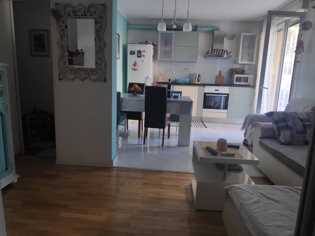 Spacious Apartment With Big Garden Near Beach Сплит Екстериор снимка